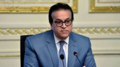 وزير الصحة يعتمد أول دليل لموازنة البرامج والأداء بالقطاع