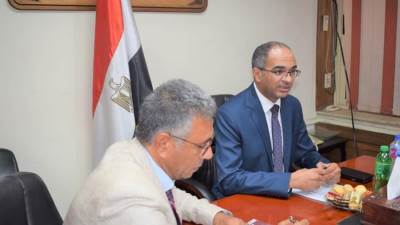 نائب وزير الإسكان يعقد اجتماعا مع مسئولي الجهاز التنفيذي لمياه الشرب