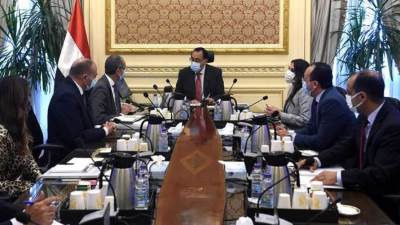 رئيس الوزراء يتابع مع وزير الاتصالات الموقف التنفيذي لعدد من مشروعات الوزارة