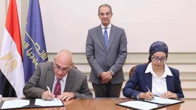 وزير الاتصالات يشهد توقيع مذكرة تفاهم لإعداد كوادر بشرية متخصصة بمجالات صناعة الإلكترونيات وتكنولوجيا المعلومات