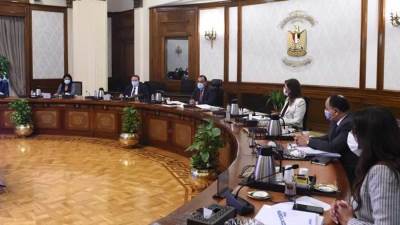 مدبولي: استعراض آليات التعاون المشتركة بين الحكومة والبنك المركزي