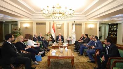 وزير التعليم العالي يعقد اجتماعًا مع وفد جامعة كوين مارجريت البريطانية