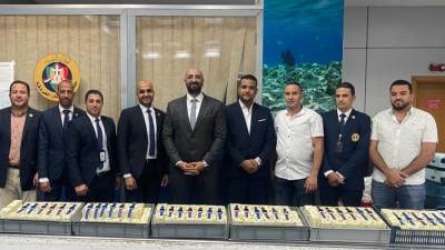 جمارك مطار الغردقة تضبط محاولة تهريب عدد من الساعات الذكية