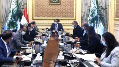 رئيس الوزراء يستعرض مع وزير المالية إجراءات توفير التمويل اللازم للسلع الاستراتيجية
