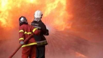 الحماية المدنية تسيطر على حريق داخل حوش في قرية العركى بالمنيا