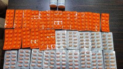 جمارك مطار سوهاج الدولى تضبط تهريب عدد من الكبسولات المخدرة 