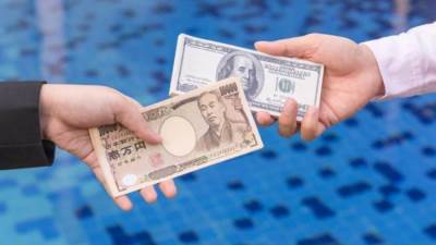 الدولار يحقق أعلى ارتفاع مقابل الين اليابانى منذ عام 1998