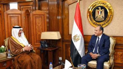 وزير التجارة يبحث مع سفير السعودية تعزيز التعاون الاقتصادي بين البلدين