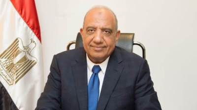 وزير قطاع الأعمال العام يؤكد حرصه على حقوق العاملين بشركة النصر للكوك