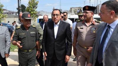 رئيس الوزراء يتفقد مُجمعيْ الصناعات الصغيرة والمتوسطة بمدينة الفيوم الجديدة