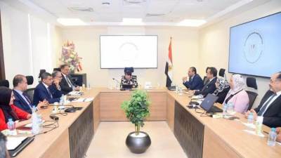 وزيرة الهجرة تعقد اجتماعها الأول بمقر الوزارة بالعاصمة الإدارية الجديدة