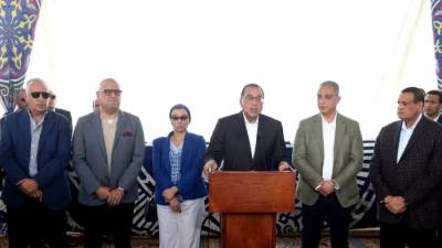 رئيس الوزراء: إقامة المجمعات الصناعية لتعميق التصنيع المحلي وتقليل الفاتورة الإستيرادية