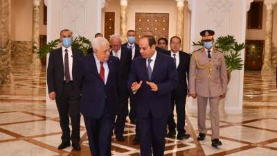 السيسي يستقبل الرئيس الفلسطيني بقصر الاتحادية