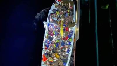 وادي الكرنك المصرية تغير مسارها لإنقاذ 60 فرد على قارب هجرة غير شرعية "بالبحر المتوسط'' 