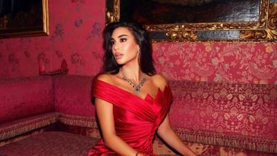 بالأحمر.. ياسمين صبري تخطف الأنظار من أحدث ظهور 