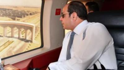 الرئيس السيسى يتفقد سير العمل بالعاصمة الإدارية الجديدة جواً