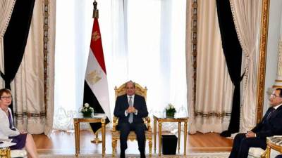 السيسي يستقبل رئيس البنك الأوروبي لإعادة الإعمار والتنمية