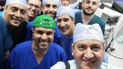 طبيب سعودي يُجري عملية جراحية لطفل تُعد الأولى من نوعها في مصر