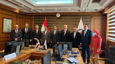 وزير التعليم العالي يعقد اجتماعًا مع الشركة المُنفذة لمشروع بناء "بيت مصر"