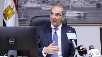 وزير الاتصالات يبحث مع محافظ الإسكندرية مجالات التعاون المشترك للتطوير المؤسسى الرقمى