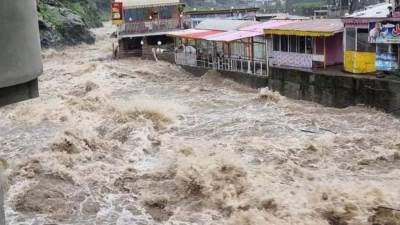 ارتفاع ضحايا الفيضانات في باكستان إلى 1396 قتيلًا