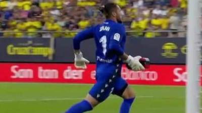 إيقاف مباراة برشلونة وقادش بسبب حالة طبية حرجة