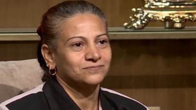 والدة الطفل شنودة بالتبني باكية: "سيبوني أمسح البلاط وأفضل مع ابني في دار الرعايا" 