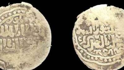 الكشف عن خبيئة أثرية لمجموعة من العملات بـ"إسنا"