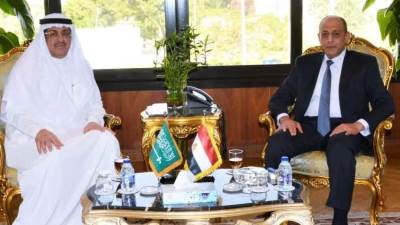 وزير الطيران يستقبل عضو مجلس الوزراء السعودي لتعزيز الشراكة بمجال النقل الجوى