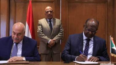 وزير قطاع الأعمال يشهد توقيع مذكرة تفاهم  لتوفير مدخلات مصانع الغزل