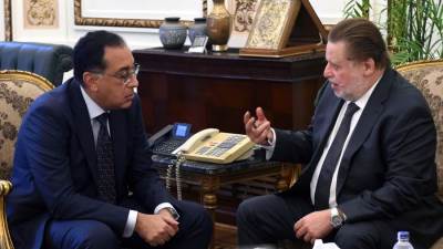 رئيس الوزراء يلتقي بمحافظ البنك المركزي لاستعراض عددا من الملفات الاقتصادية