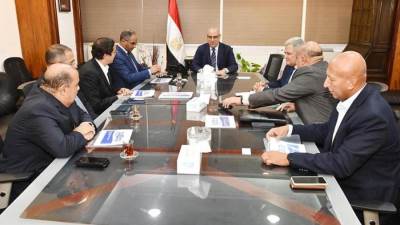 “الجزار” يلتقي ممثلى إحدى الشركات المصرية لتوفير الطلمبات اللازمة لمشروعات المياه والصرف