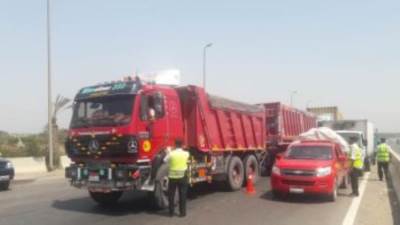 10 آلاف جنيه غرامة لسيارات النقل غير الملتزمة بغطاء الحمولة فى القاهرة