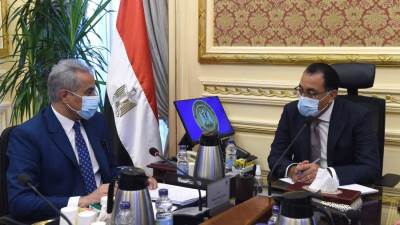 رئيس الوزراء يتابع مع وزير القوى العاملة ملفات عمل الوزارة