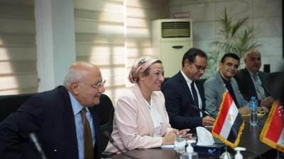 "فؤاد" تبحث مع كبير وزراء سنغافورة التعاون لدعم استضافة مصر لمؤتمر المناخ