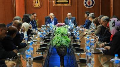 رضا حجازي يلتقي قيادات التعليم بالسويس لمناقشة استعدادات العام الدراسي الجديد