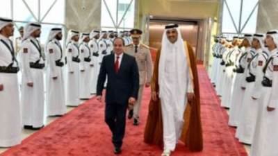 الرئيس السيسى يلتقى فى الدوحة ممثلى رابطة رجال الأعمال القطريين