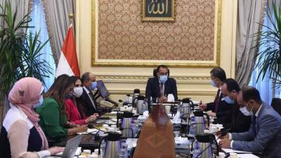 مدبولي يُتابع مع وزيرى السياحة والطيران المدني إجراءات تنشيط الحركة الوافدة