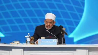 شيخ الأزهر: إدماج الأديان في دين واحد خيال عبثي وفكرة مدمرة للأديان