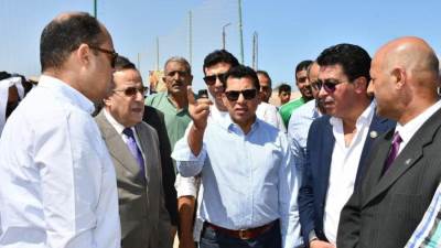 "صبحي" ومحافظ شمال سيناء يضعا حجر الأساس لتجديد مركز شباب الشيخ زويد