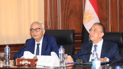 رضا حجازي يلتقي قيادات التعليم بالإسكندرية لمناقشة استعدادات العام الدراسي الجديد