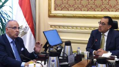 رئيس الوزراء يتابع مع وزير الري ملفات عمل الوزارة