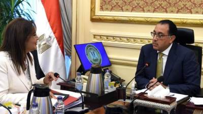 رئيس الوزراء يستعرض مع وزيرة التخطيط عدد من الملفات 