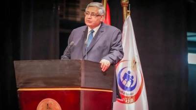 عوض تاج الدين: التعليم الطبي الأساس الذي يمثل نواة الكفاءات الطبية المتميزة