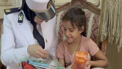 الداخلية تهدي حقائب مدرسية بمشتملاتها للأيتام والأكثر احتياجًا