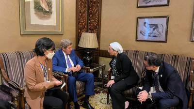 وزيرة البيئة تعقد إجتماعاً ثنائياً مع المبعوث الرئاسى الأمريكى للمناخ COP27