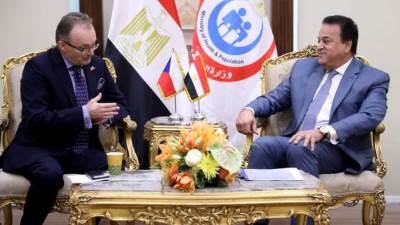 وزير الصحة يبحث مع سفير التشيك بمصر التعاون في الصناعة والاستثمار الطبي