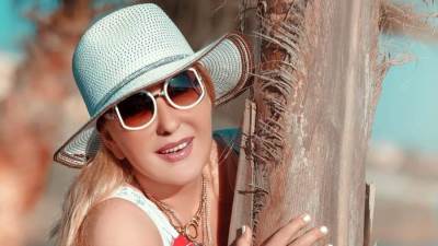 آخر أيام الصيفية.. نادية الجندي تودع الصيف بجلسة تصوير جريئة