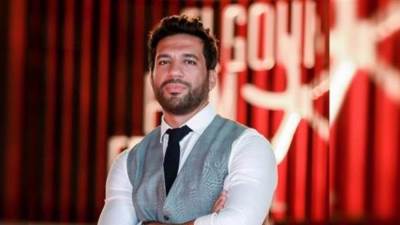 "استعدوا لرحله من الرومانسية".. حسن الرداد يشوق الجمهور لفيلمه تحت تهديد السلاح