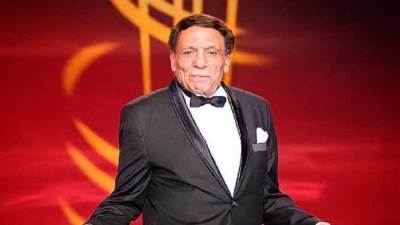 اول رد من الزعيم عادل إمام على شائعة وفاته: بيموتوني كل يوم 5 مرات